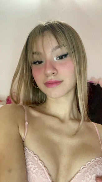 Picture by AlertVulnera saying 'I’m 18 But I Only Fuck Older Men.. Tell Me Your Age And I‘ll Say If You Are My Type'