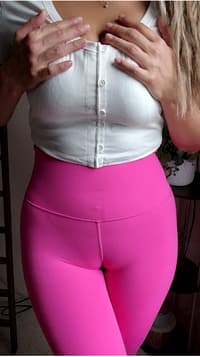 This Yoga Pants Wearing Teacher Has No Problem Sharing Her Desertless Camel
