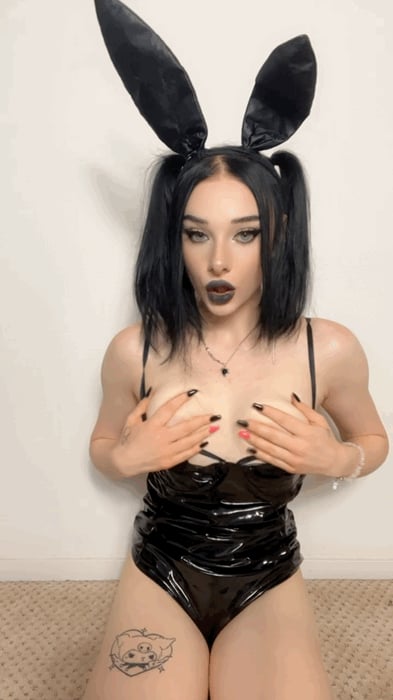 Picture by uregirl112 saying 'I Wanna Get Black Lipstick On Your Dick'