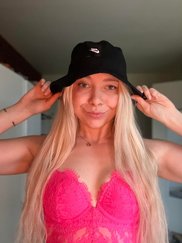 Picture by DroopyQuart saying 'Would You Fuck A Blonde With A Pink Bra'