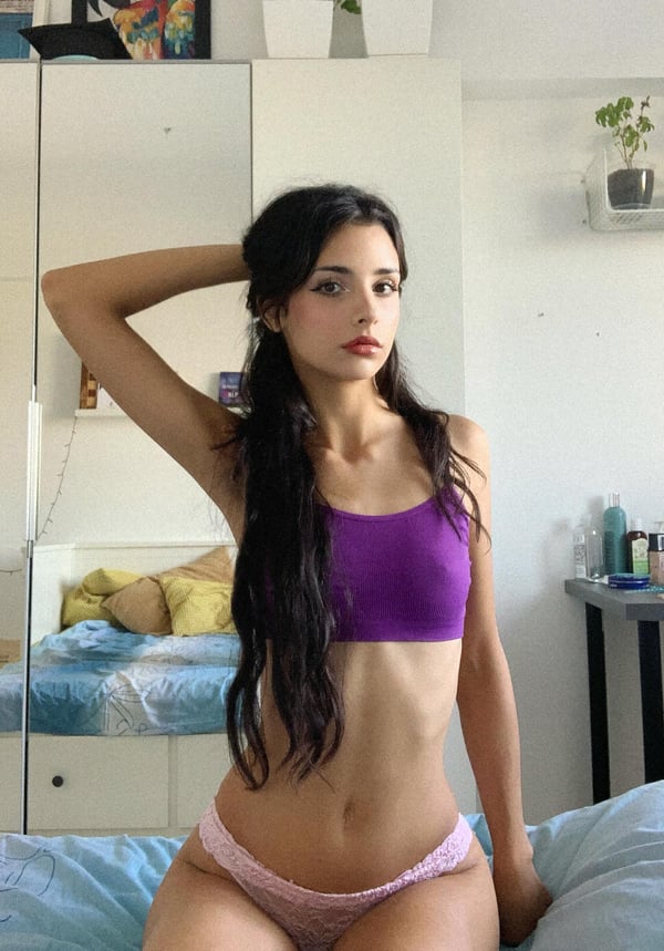 Picture by Comfortablge saying 'I'm 18F Babe With Fit Body And Cute Face'