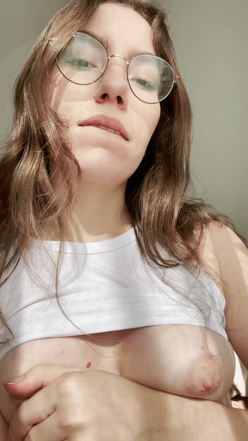 Picture by dianasmallz saying 'Perfect Little Tits'