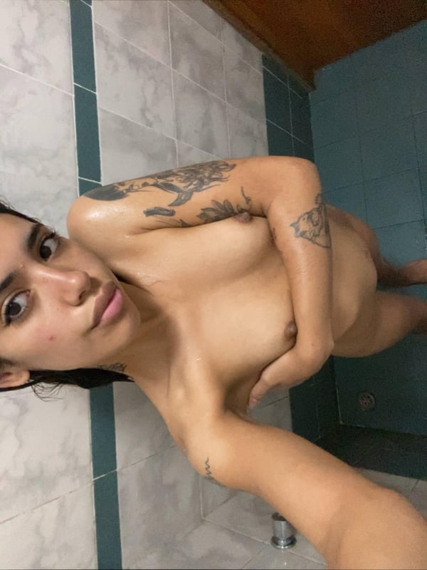 Picture by Kaelyncros saying 'Would You Take A Shower With Me? 🤭'