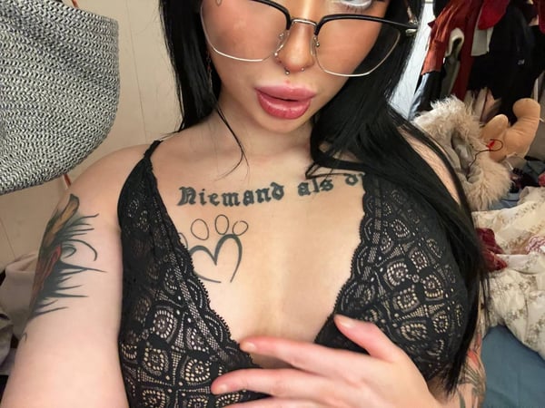 Picture by QuinnKaitlyn showing 'I Need Some Warm Cum In My Face And Tits' number 1