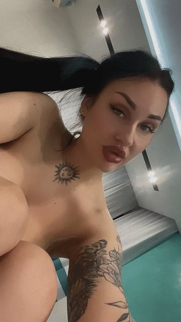 Picture by Im_NotFamous saying 'Who’d Like To Tittyfuck These Titties 😏'