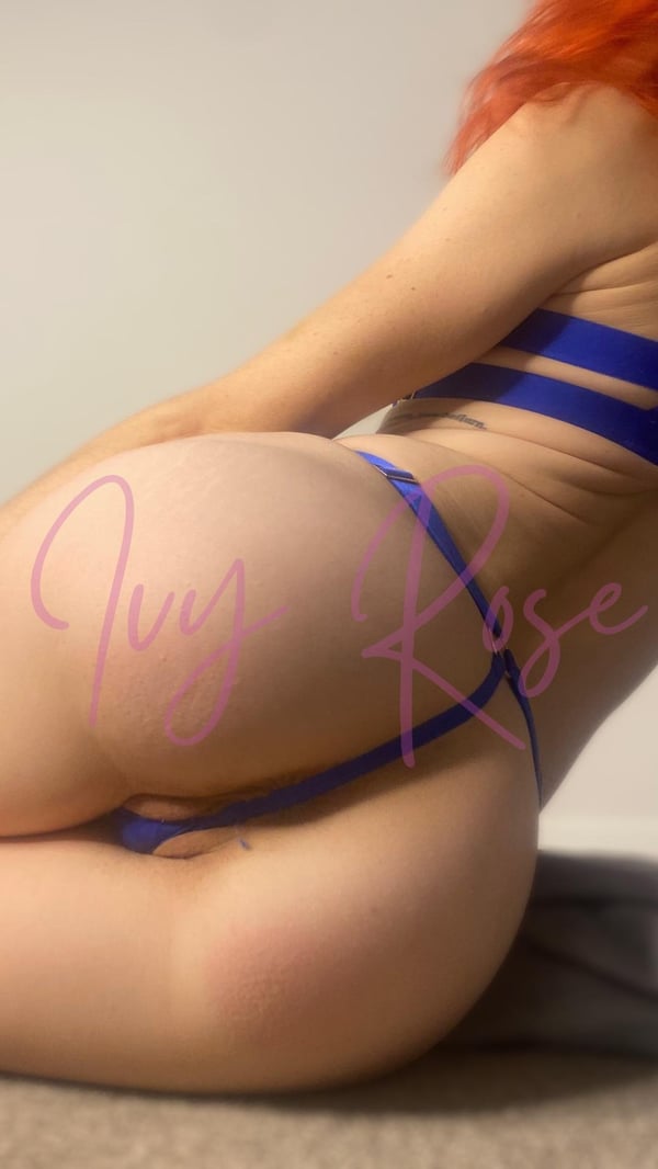 Picture by official_ivy_rose saying '🥵 Cute, Quirky Aussie MILF Hottie 🥵'