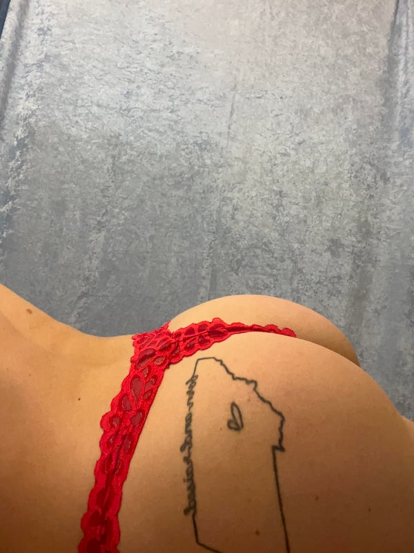 Picture by Mrs_Poli_Sci saying 'Booty Babe In Red'