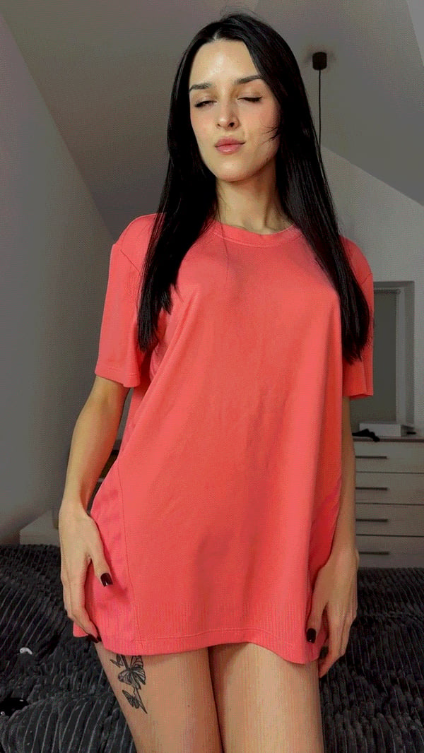 Picture by fairy_model showing 'This Is What Might Be Hiding Behind A Big T-shirt' number 1