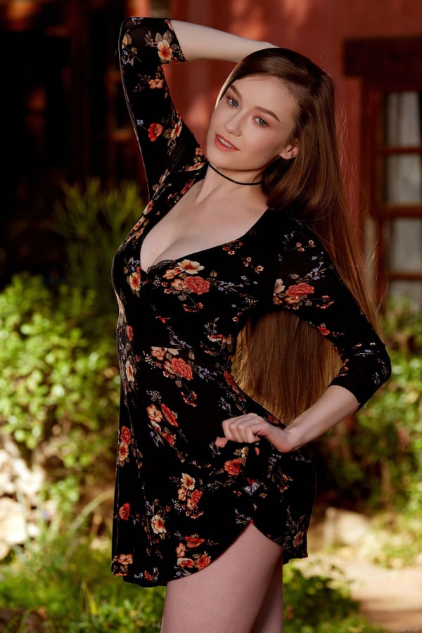 Emily Bloom Offered Up For The Redhead Fans And More - Set One Cpliso Should Be Happy With This One