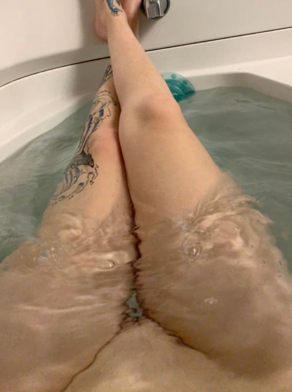 Picture by Impressi0nz saying 'Would You Fuck Me In The Tub And Soak The Bathroom Floor Or Take Me Out Of The Tub And Soak Me?'